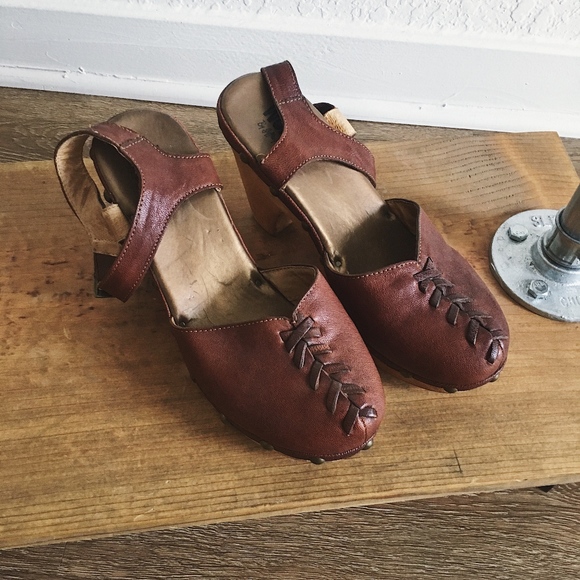 Jeffrey Campbell Shoes - JEFFREY CAMPBELL | lace up clogs